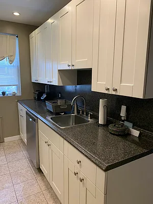 Rented by Halvatzis Realty | media 1