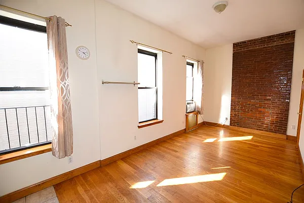 Rented by Your Vanity Realty | media 20