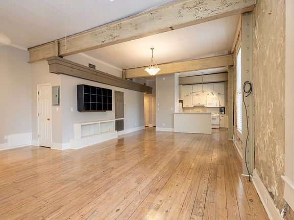 3rd image of 409 N Main St
