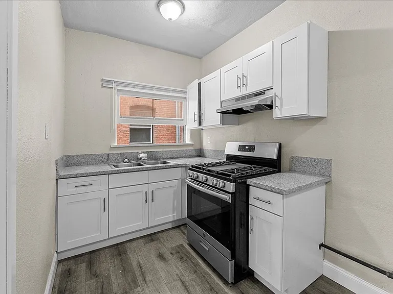 118 N Westmoreland Ave #202 — Photo 5
