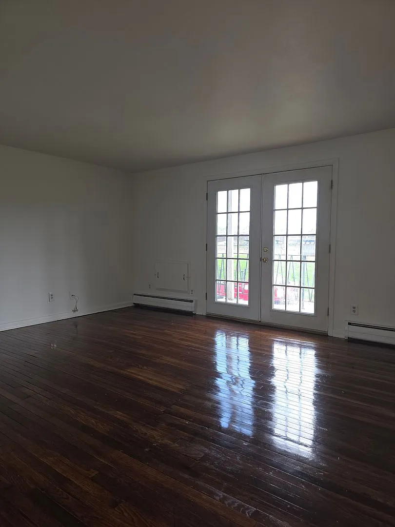 2 bedroom upper — Photo 3