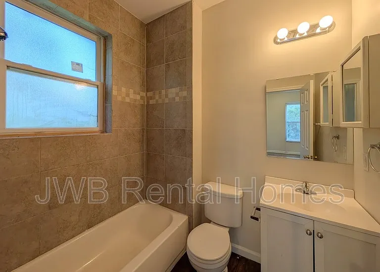 1924 Walnut St — Photo 10