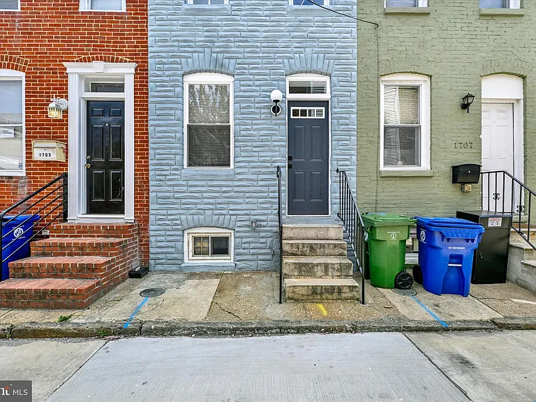 1705 Olive St — Photo 3
