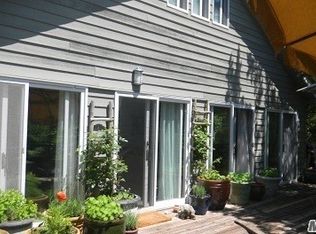 275 Wilmot Rd, Ocean Beach, NY 11770