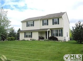 5415 Blossom Ln, Linden, MI 48451