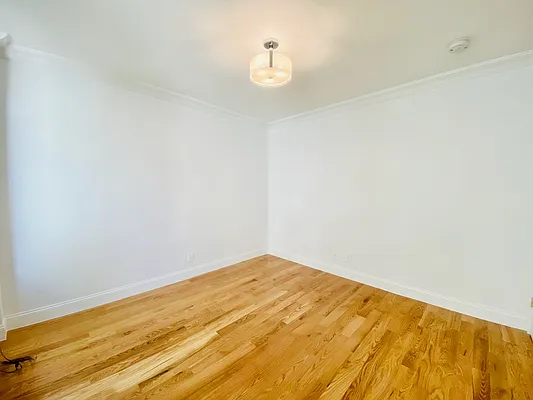 Rented by Mae Equities | media 8