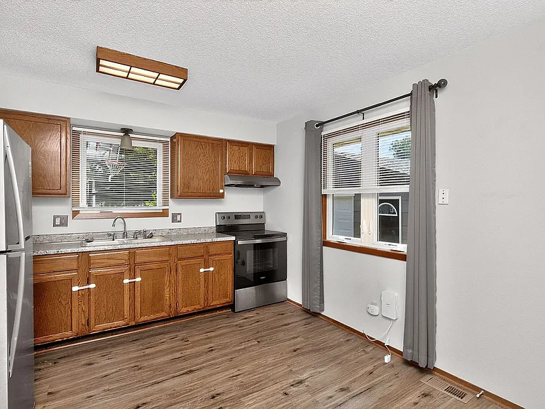 1614 NW Applewood St — Photo 12