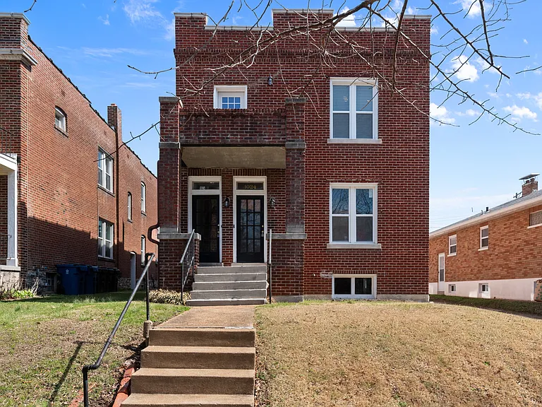 1024 Commodore Dr #A — Photo 1