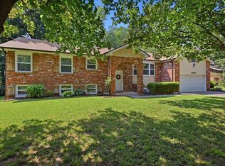 5055 S Walnut Hill Road, Springfield, MO 65810