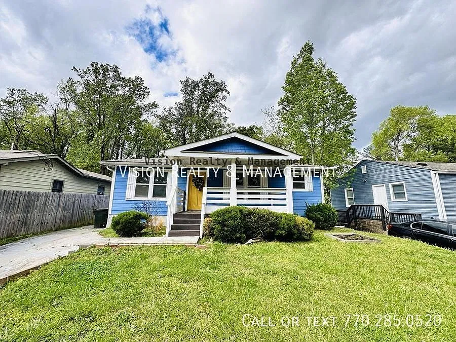 Beautiful 3 BR 2 BA in Hapeville! — Photo 1