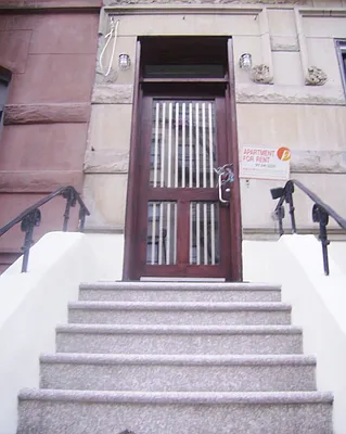 Rented by Perry Associates NYC Inc | media 34