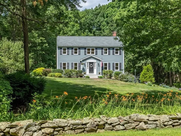 8 Shannon Cir, Westford, MA 01886
