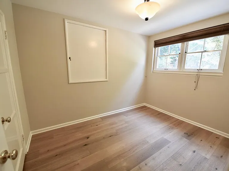 Bedroom iV