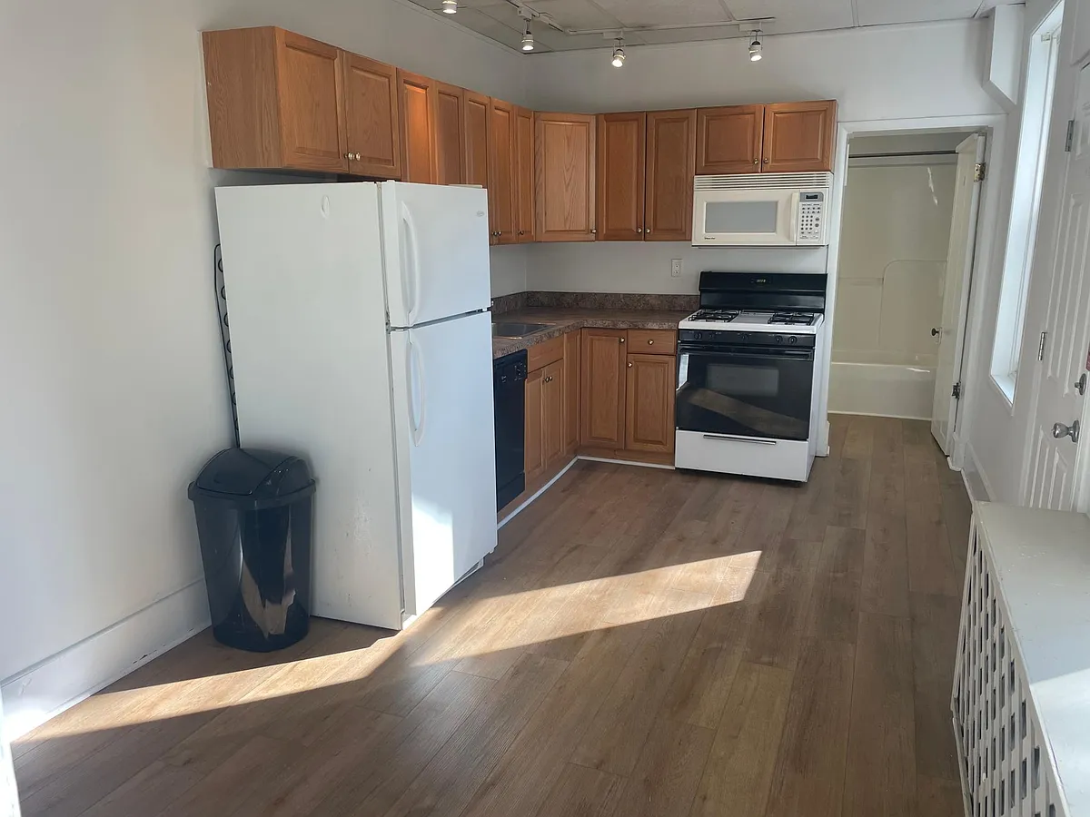 Building Photo - 165 Green Ln #1