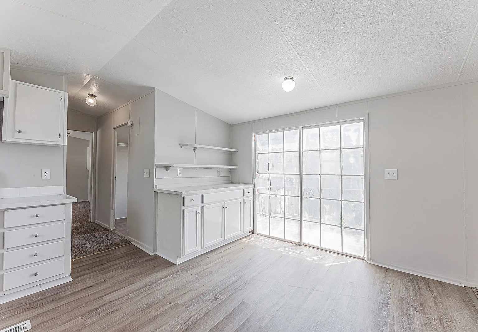 3 bed, 1216 sqft, $995 — Photo 3