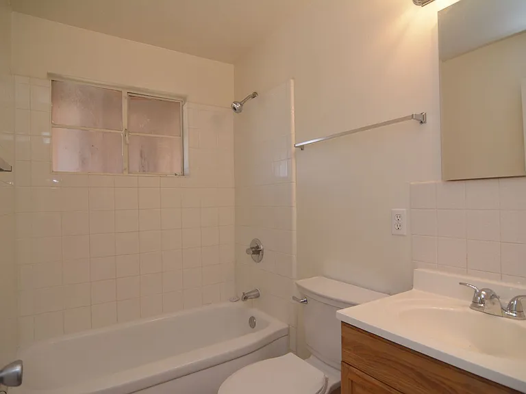616 E Linden St — Photo 12