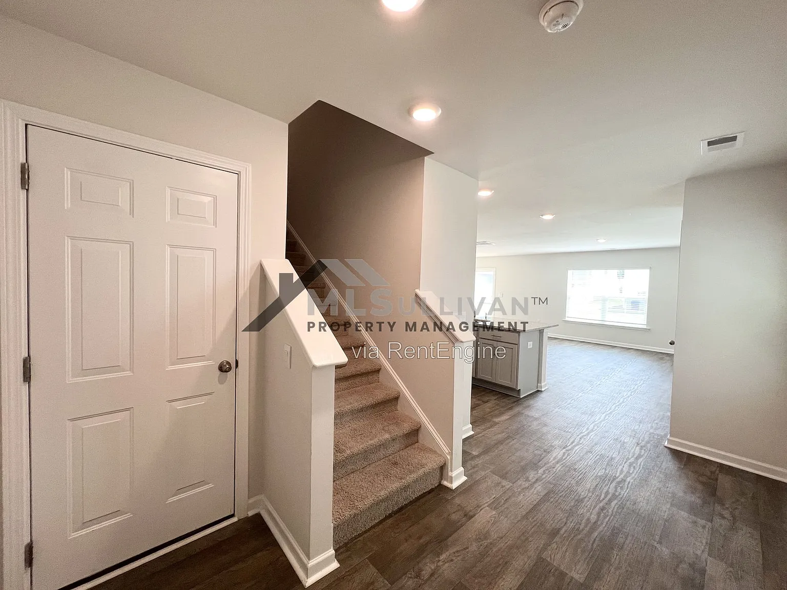 4 bed, 2.5 bath, 2174 sqft, $1,995 — Photo 3