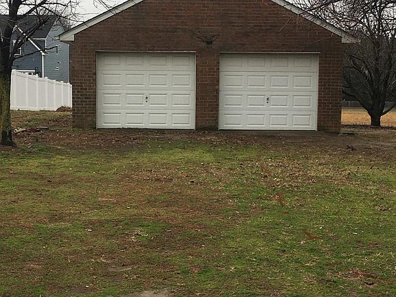 detached 2 car garage