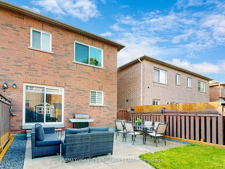 52 Four Seasons Cres — Photo 44