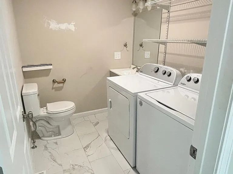 30 Forest Ave — Photo 21