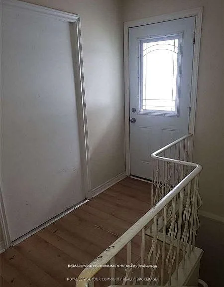69 Samson Cres — Photo 2