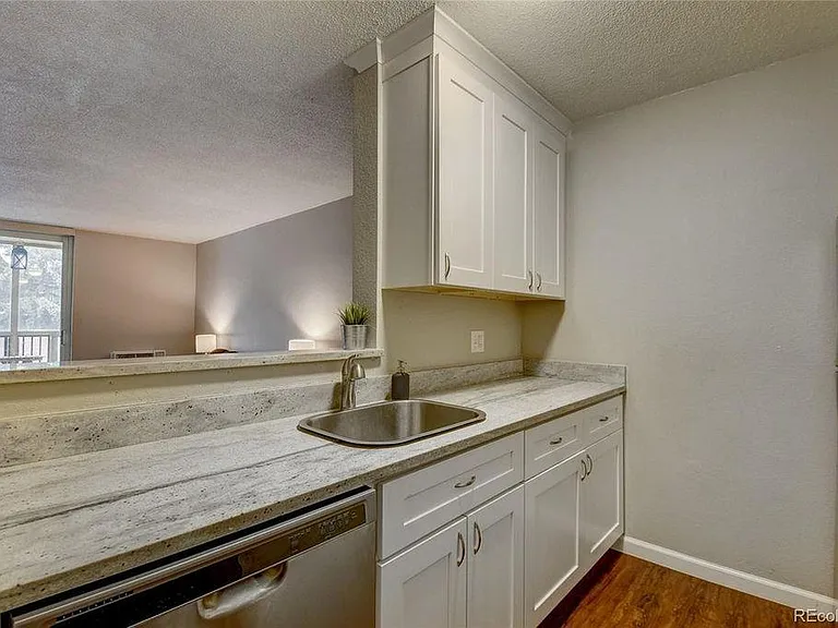 2281 S Vaughn Way #204A — Photo 3