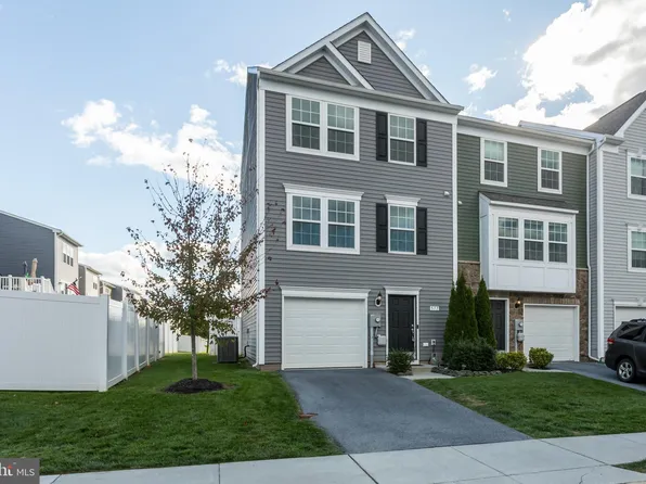 577 Thumper Dr, Ranson, WV 25438