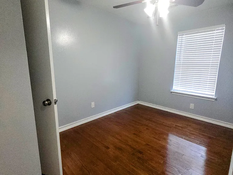 1013 Ruthven St — Photo 16