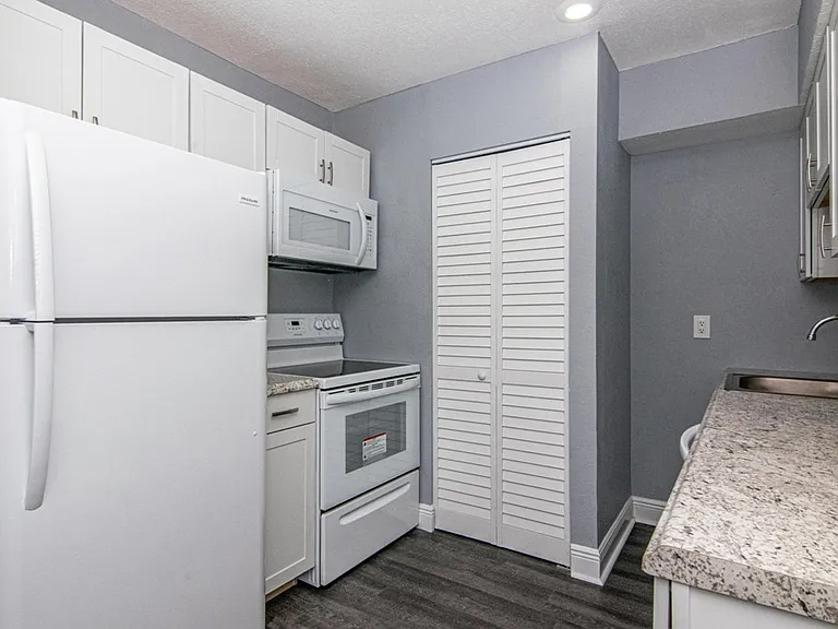 107 Karde Ln #E — Photo 8