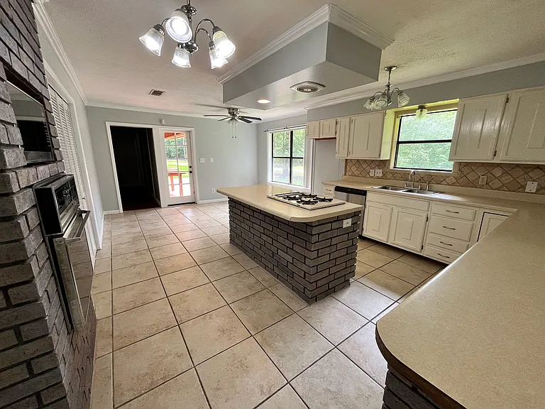 133 Dana Dr — Photo 5