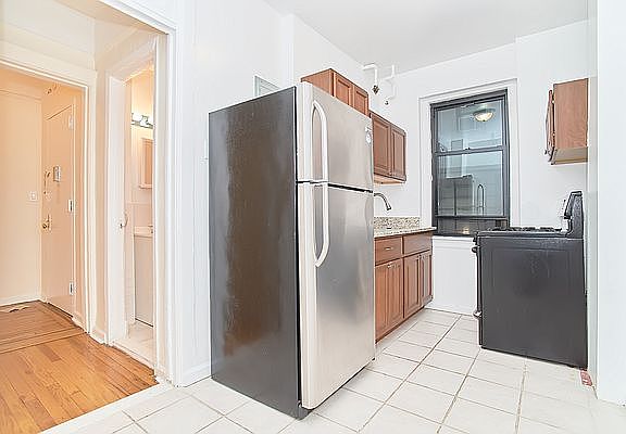 5th image of 735 W 172nd St APT B4
