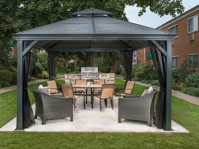 Outdoor Kitchen
