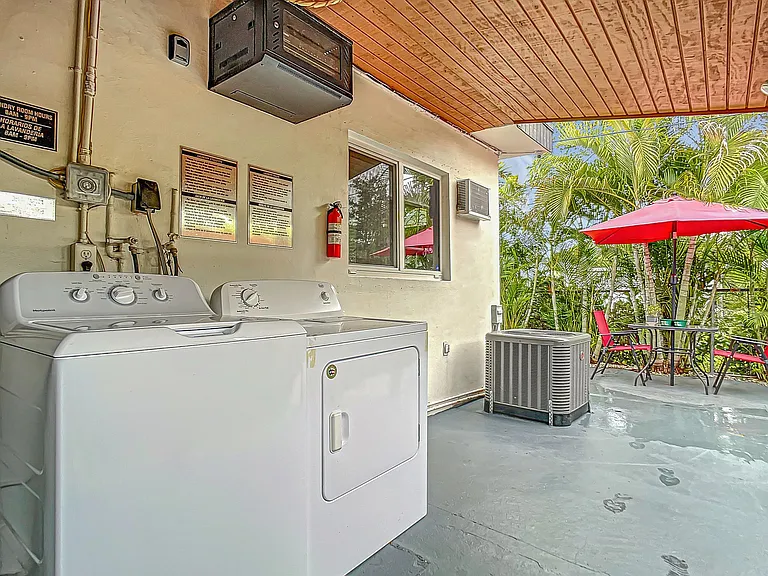 2100 SW 36th Ave — Photo 12
