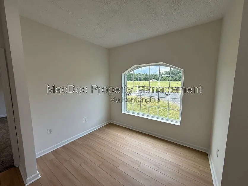 3 bed, 2.0 bath, 1000 sqft, $2,145 — Photo 3