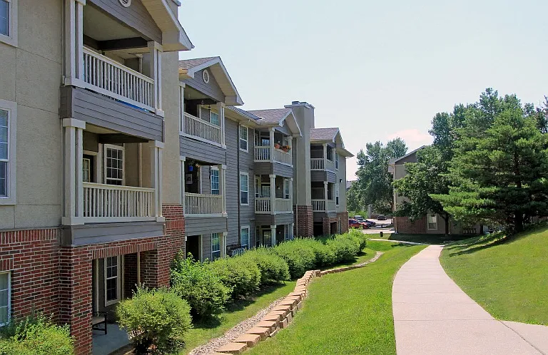 Breckenridge Apartments — Photo 21