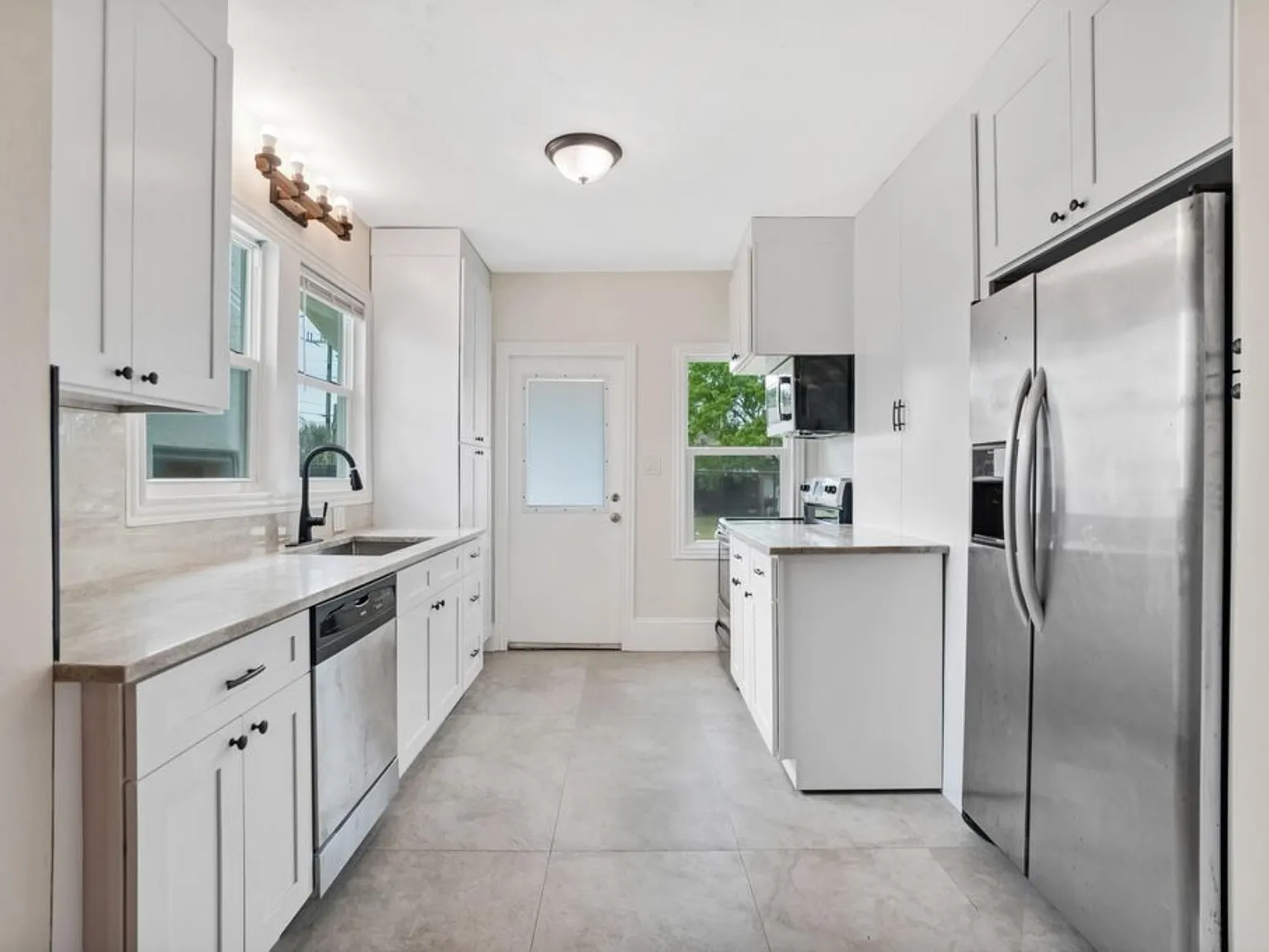 517 Sunrise Ct — Photo 3