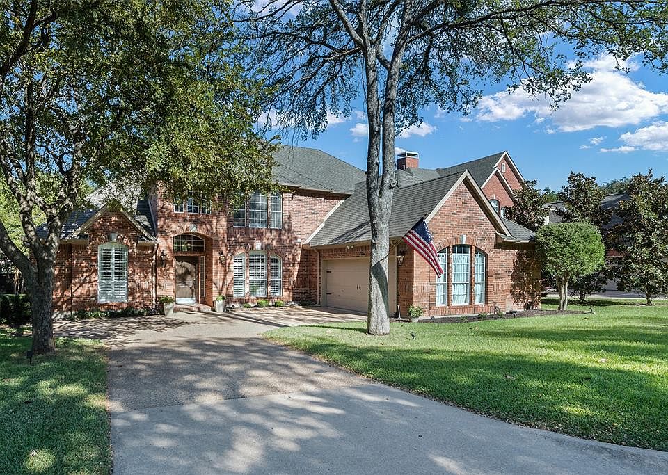 1st image of 2613 Greenway Dr