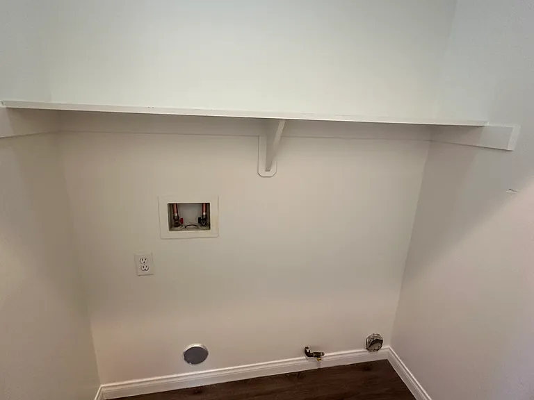 Washer/dryer hookups