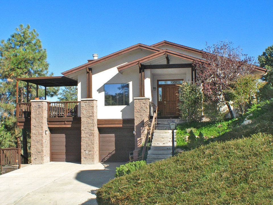 Spacious Home on 1 Acre