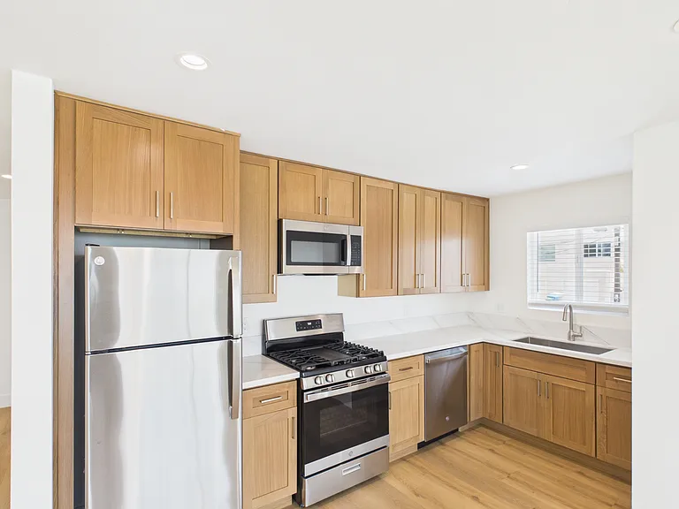 1126 W Redwood St — Photo 21