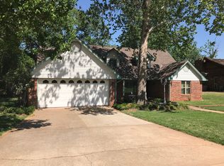 2709 Timber Ct, Chickasha, OK 73018