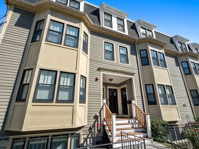 110 Park St APT 3, West Roxbury, MA, 02132