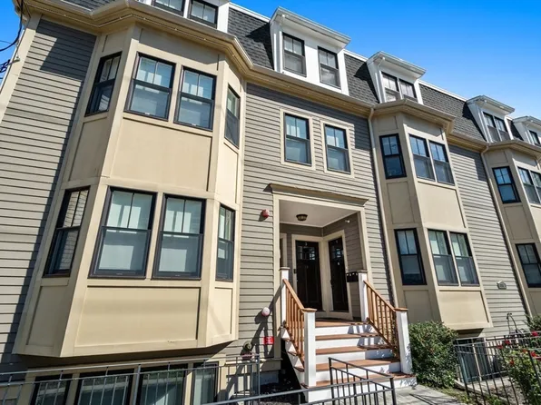 110 Park St APT 3, West Roxbury, MA 02132