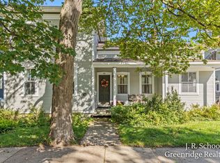 93 W 12th St, Holland, MI 49423