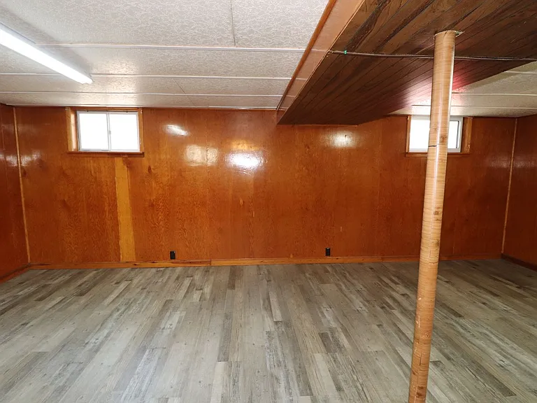 510 Maple St — Photo 33