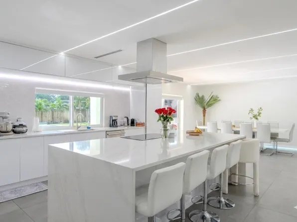 7520 NW 8th Court, Plantation, FL 33317