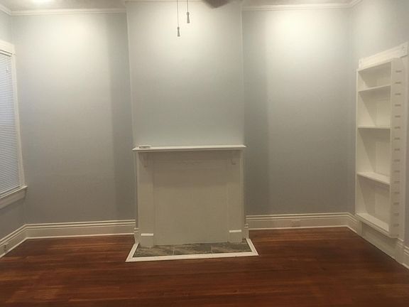 Large living room, recessed lighting & ceiling fans.