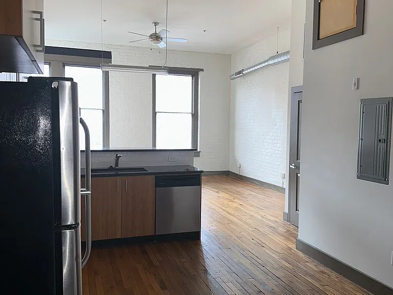 1322 W Broad St — Photo 61