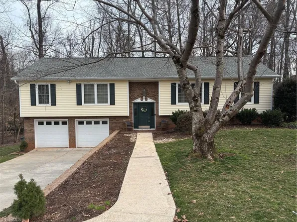13 Holly Crest Ct, Greensboro, NC 27410
