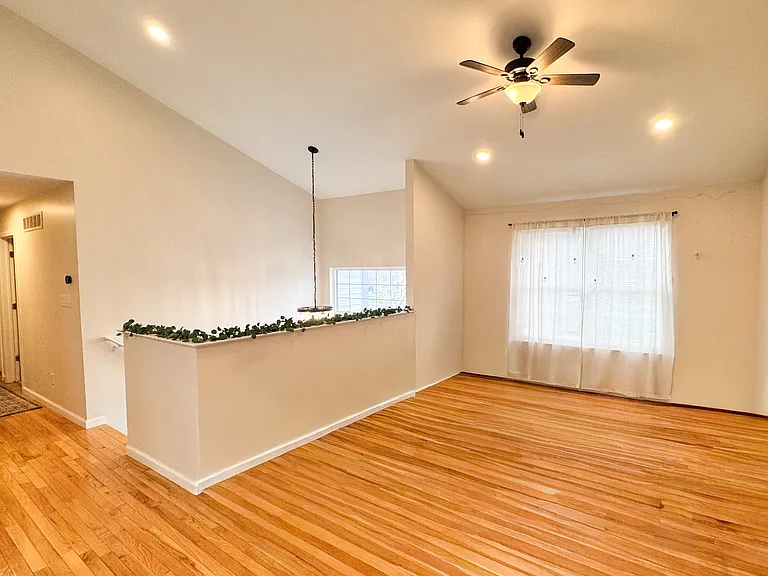 915 Huntclub Blvd — Photo 3